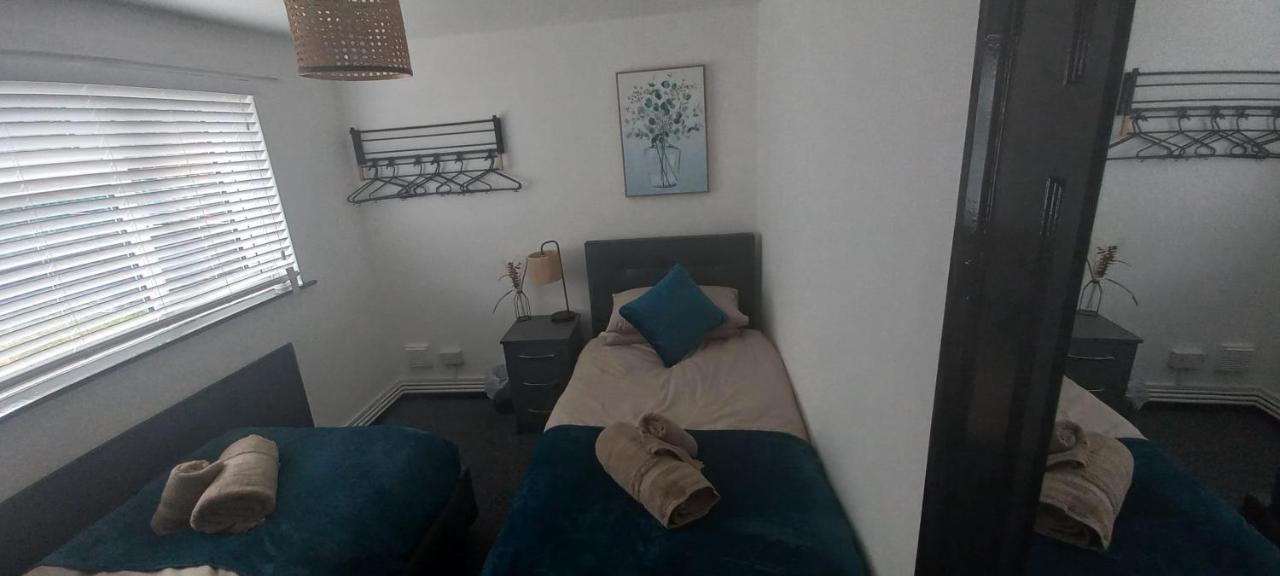 6-Min Walk To New Cross Parking Long Stay Discounts Wolverhampton Eksteriør billede