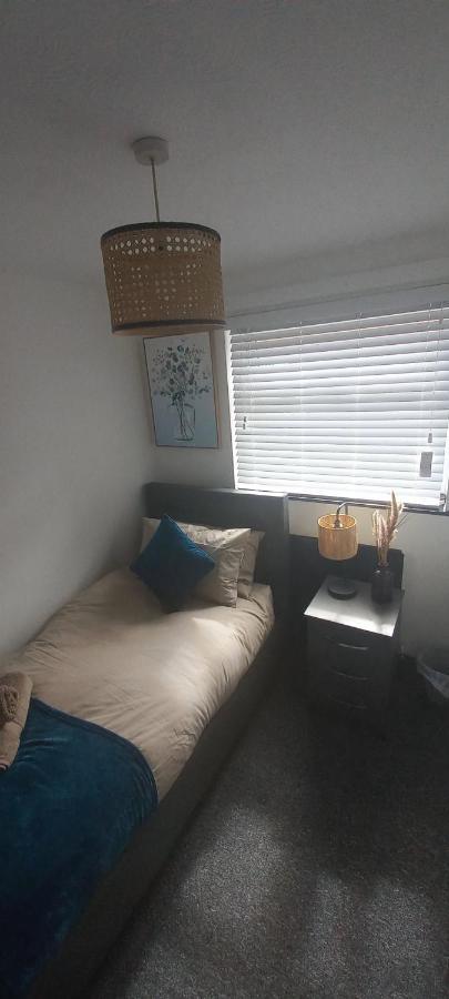6-Min Walk To New Cross Parking Long Stay Discounts Wolverhampton Eksteriør billede