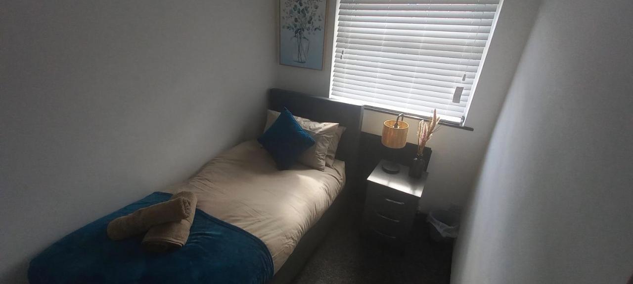 6-Min Walk To New Cross Parking Long Stay Discounts Wolverhampton Eksteriør billede