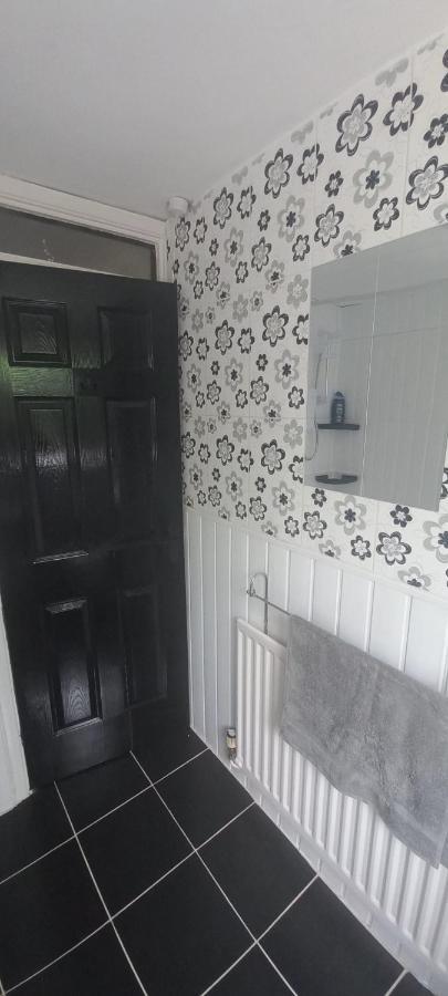 6-Min Walk To New Cross Parking Long Stay Discounts Wolverhampton Eksteriør billede